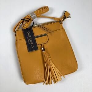 Deluxity Los Angeles  NWT Vegan Approved Crossbody